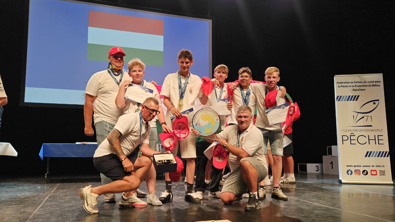 csapat_dobogó_u15.jpg